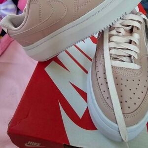 Nike Beige Sneakers